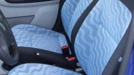 Skoda Fabia II Hatchback 1.2 i HTP 60KM - galeria redakcyjna - widok ogólny wnętrza z przodu