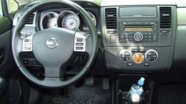 Nissan Tiida - galeria redakcyjna - kokpit