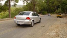 Opel Astra H Sedan - galeria redakcyjna - widok z tyłu