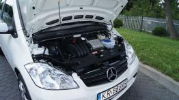Mercedes Klasa A W169 160 95KM - galeria redakcyjna - maska otwarta