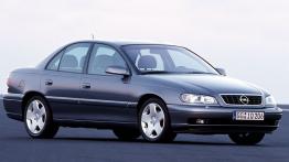Opel Omega - widok z przodu