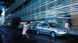 Nissan Almera - widok z przodu