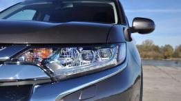 Mitsubishi Outlander 2.2 DID Intense Plus 4WD - galeria redakcyjna - lewy przedni reflektor - wyłącz
