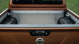 Nissan Navara (2016) - galeria redakcyjna - tył - inne ujęcie