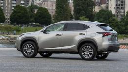 Lexus NX 200t (2015) - wersja amerykańska - lewy bok