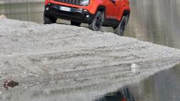 Jeep Renegade Trailhawk (2015) - wersja europejska - widok z przodu