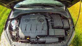 Skoda Yeti Facelifting 1.6 TDI - galeria redakcyjna - maska otwarta - widok z góry