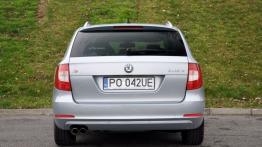 Skoda Superb II Kombi 2.0 TDI CR DPF 170KM - galeria redakcyjna - widok z tyłu