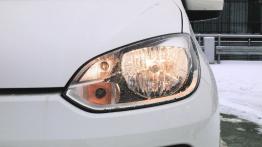 Volkswagen up! Hatchback 5d 1.0 MPI 75KM - galeria redakcyjna - lewy przedni reflektor - włączony