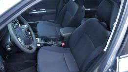 Subaru Forester III Terenowy 2.0D 147KM - galeria redakcyjna - widok ogólny wnętrza z przodu