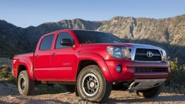 Toyota Tacoma - widok z przodu