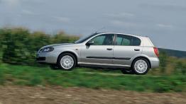 Nissan Almera - lewy bok
