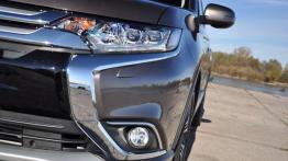 Mitsubishi Outlander 2.2 DID Intense Plus 4WD - galeria redakcyjna - lewy przedni reflektor - wyłącz