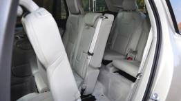 Volvo XC90 II 2.0 D5 225 KM - galeria redakcyjna - tylna kanapa złożona, widok z boku