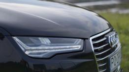 Audi A7 Sportback Facelifting - galeria redakcyjna - prawy przedni reflektor - włączony