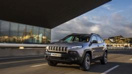 Jeep Cherokee KL (2014) Trailhawk - wersja europejska - widok z przodu