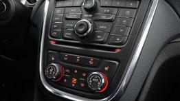 Opel Mokka SUV 1.4 Turbo Ecotec 140KM - galeria redakcyjna - konsola środkowa