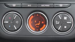 Citroen C-Elysee II Sedan 1.6 VTi 115KM - galeria redakcyjna - panel sterowania wentylacją i nawiewe