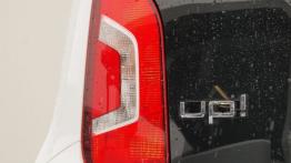 Volkswagen up! Hatchback 5d 1.0 MPI 75KM - galeria redakcyjna - lewy tylny reflektor - włączony