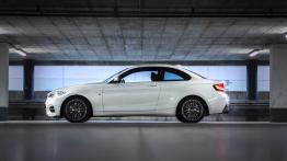 BMW M240i - galeria redakcyjna - lewy bok