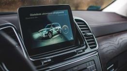 Mercedes na torze w Bednarach - prezentacja dynamiczna