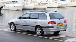 Toyota Avensis I - godny następca