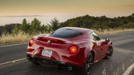 Alfa Romeo 4C (2015) - wersja amerykańska - widok z tyłu