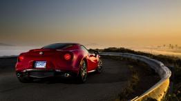 Alfa Romeo 4C (2015) - wersja amerykańska - widok z tyłu