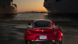 Alfa Romeo 4C (2015) - wersja amerykańska - widok z tyłu