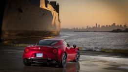 Alfa Romeo 4C (2015) - wersja amerykańska - widok z tyłu