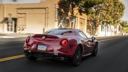 Alfa Romeo 4C (2015) - wersja amerykańska - widok z tyłu