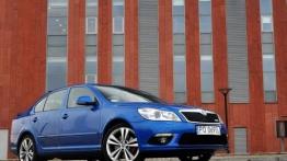 Skoda Octavia RS z zewnątrz - prawy bok