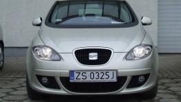 Seat Altea XL 2.0 TDI Stylance - przód - reflektory włączone