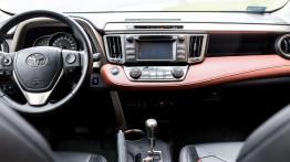 Toyota RAV4 2.0 Valvematic 152 KM - galeria redakcyjna - pełny panel przedni