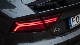 Audi A7 Sportback 3.0 TFSI 333 KM - galeria redakcyjna - lewy tylny reflektor - włączony