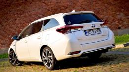 Toyota Auris II Touring Sports Facelifting 1.8 Hybrid 136 KM - galeria redakcyjna - widok z tyłu