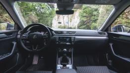 Skoda Superb Combi 2.0 TDI 190 KM - galeria redakcyjna - pełny panel przedni