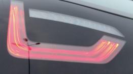 BMW i3 170KM - galeria redakcyjna - lewy tylny reflektor - włączony