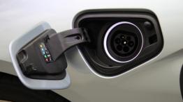 BMW i8 362KM - galeria redakcyjna - gniazdo ładowania