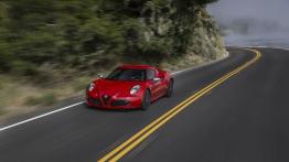 Alfa Romeo 4C (2015) - wersja amerykańska - widok z przodu