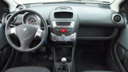 Peugeot 107 Hatchback 5d Facelifting 2012 1.0 VTI 68KM - galeria redakcyjna - pełny panel przedni