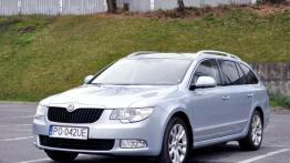 Skoda Superb II Kombi 2.0 TDI CR DPF 170KM - galeria redakcyjna - widok z przodu