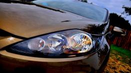 Ford Fiesta VII  KM - galeria redakcyjna - lewy przedni reflektor - włączony