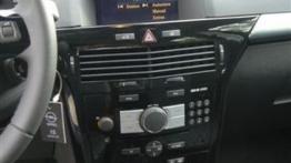 Opel Astra H Sedan - galeria redakcyjna - konsola środkowa