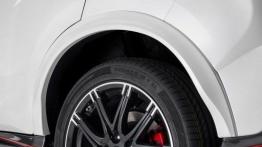 Nissan Juke Nismo RS (2014) - wersja europejska - lewe tylne nadkole