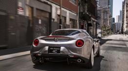 Alfa Romeo 4C (2015) - wersja amerykańska - widok z tyłu