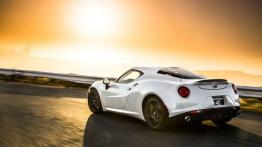 Alfa Romeo 4C (2015) - wersja amerykańska - widok z tyłu