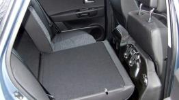 Kia Cee´d - tylna kanapa złożona, widok z boku