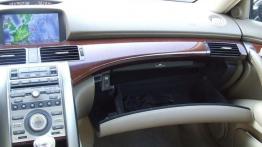 Honda Legend - schowek przedni otwarty