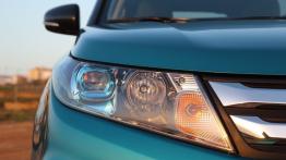 Suzuki Vitara 1.6 VVT 120KM - galeria redakcyjna - prawy przedni reflektor - wyłączony